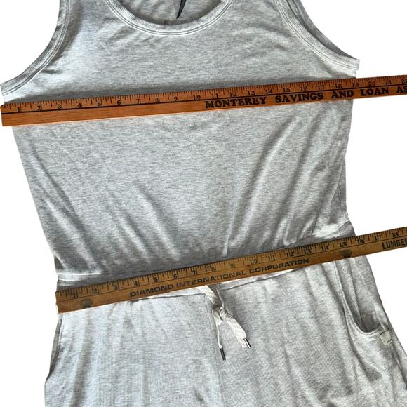 Vuori Torrey Romper in a gray color women’s XL EUC - Picture 8 of 9